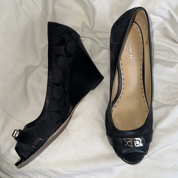 Coach Thea Jakard C Signature - Picture 2 of 7